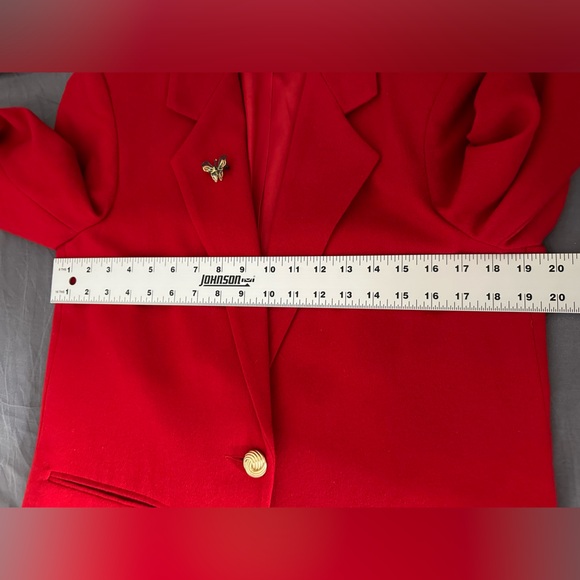 VINTAGE Savannah Red, 100% Pure Wool Blazer, Gold 
Button Closure Size 10P - Picture 12 of 14